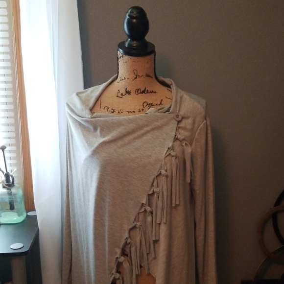 Wrap, Shawl, Poncho with Fringe, Gray, OSFA - Picture 2 of 8